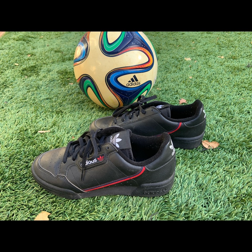Kids Adidas sneakers - like new! Size 4